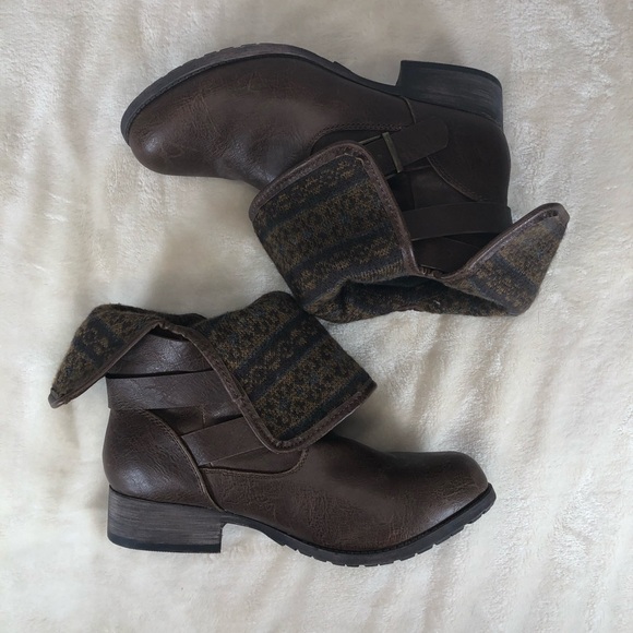 SO Brown Faux-Leather Fold Over Booties Sz 8 - Picture 6 of 9